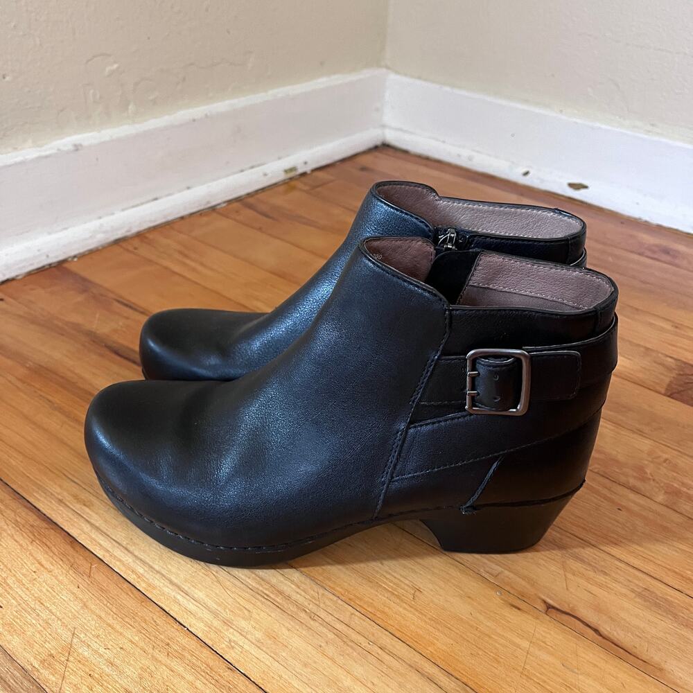 Dansko Tate Ankle Boot Black Silver Buckle Size 38 Women